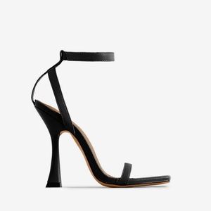 Black heels Never worn